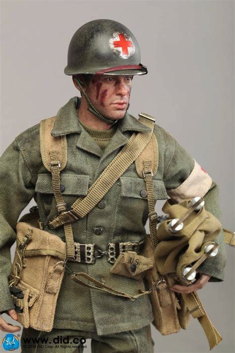 did army medics carry weapons in ww2